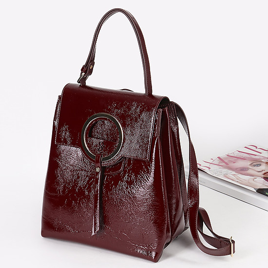 Рюкзак среднего размера из натуральной лаковой кожи в бордовом цвете  Carlo Salvatelli