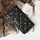 Черный горизонтальный кожаный кошелек на молнии, украшенный золотистой фурнитурой и стразами  Alessandro Beato