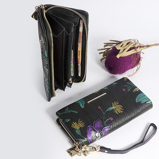 Черный кошелек-клатч из мягкой кожи с объемным цветочным тиснением и принтом  Alessandro Beato