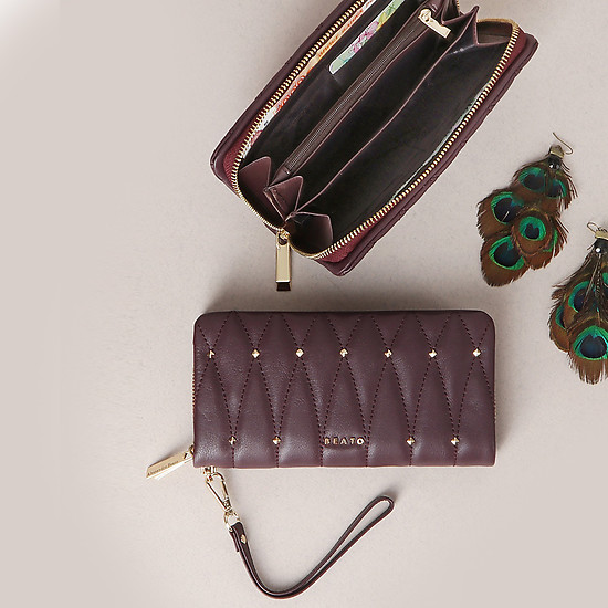Кожаный стеганый кошелек-клатч на молнии из темно-сливовой кожи  Alessandro Beato