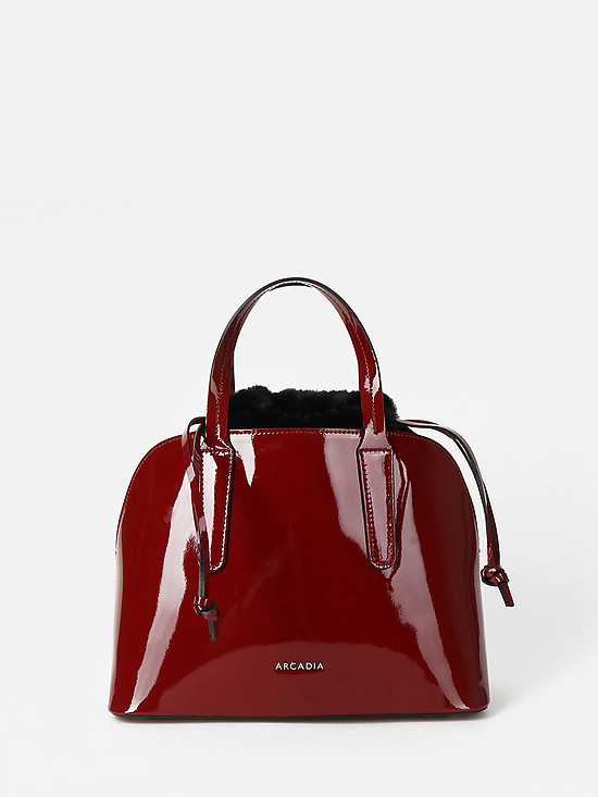 Красная лаковая сумка тоут с декором из искусственного меха  Arcadia