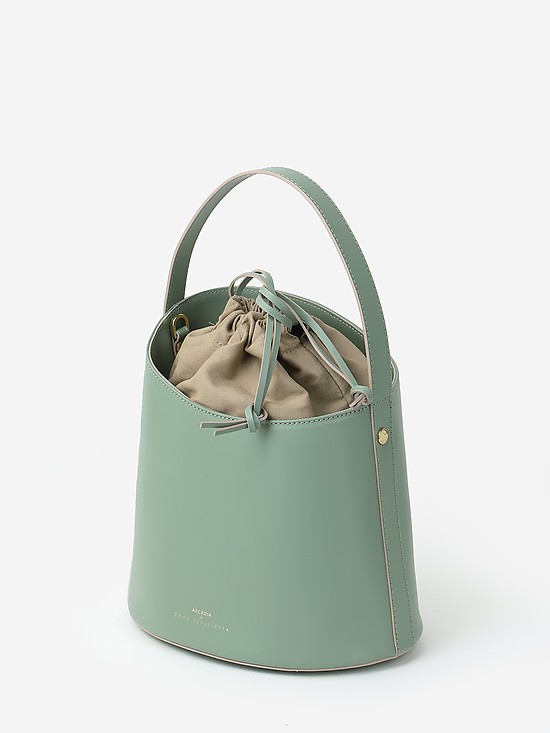 Пастельно-зеленая кожаная сумка-ведерко с асимметричным верхом  Arcadia