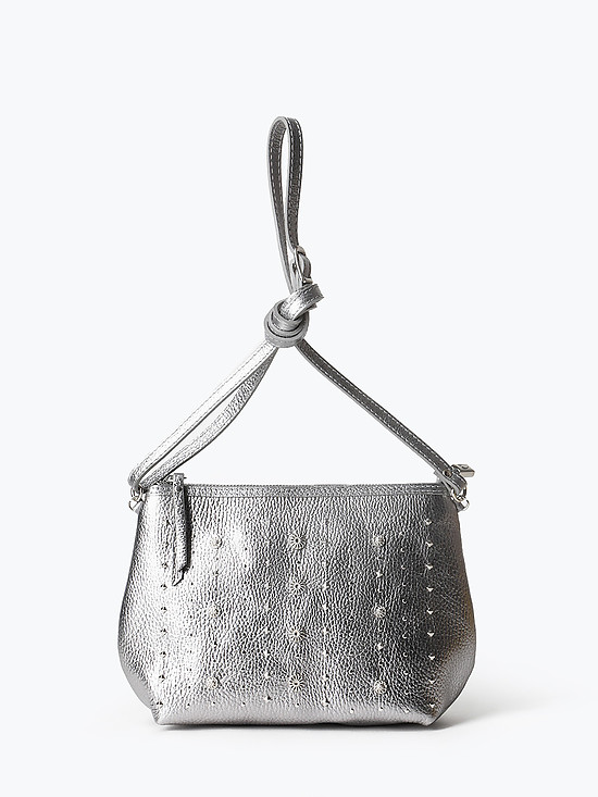 Мягкая сумочка кросс-боди из металлизированной кожи с серебристыми фигурными клепками  Marina Creazioni