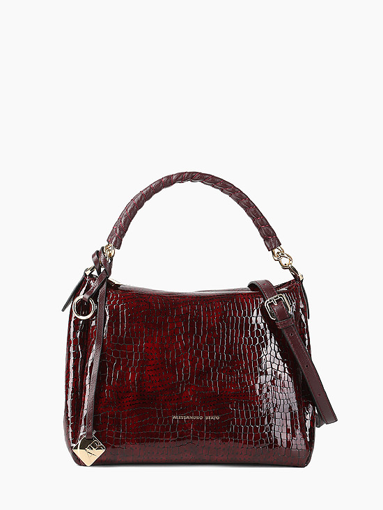 Компактная сумка из бордовой лаковой кожи под крокодила на плетеном ремешке с цепочкой  Alessandro Beato