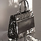 Женская кожаная сумка классической формы с большим карманом спереди  Alessandro Beato