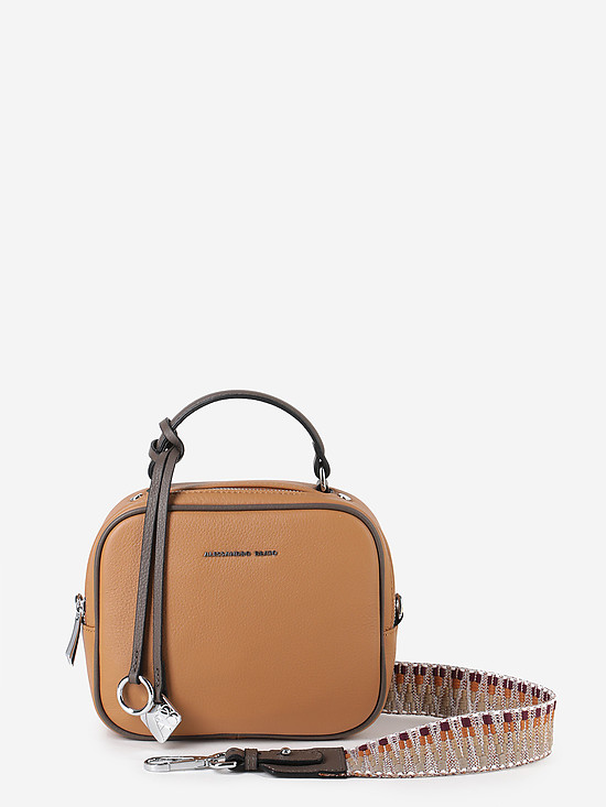 Карамельно-коричневая кожаная сумочка-боулер с текстильным ремешком  Alessandro Beato