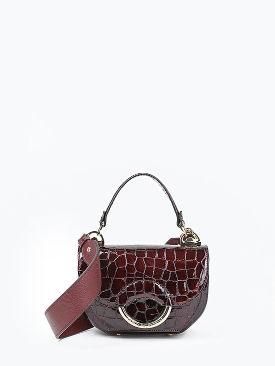 Тнмно-бордовая полукруглая сумочка из лаковой кожи под крокодила  Carlo Salvatelli