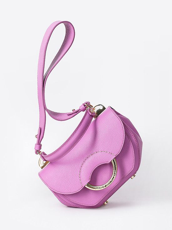 Небольшая полукруглая сумочка-боулер из плотной кожи цвета розовой орхидеи  Carlo Salvatelli