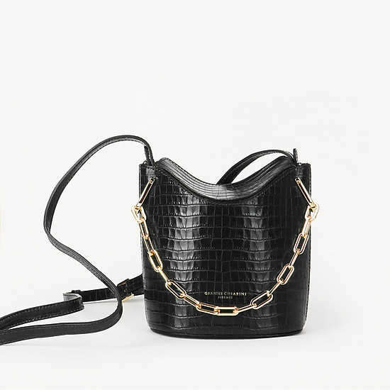 Черная компактная сумка из кожи под крокодила с ремешком-цепочкой  Gianni Chiarini