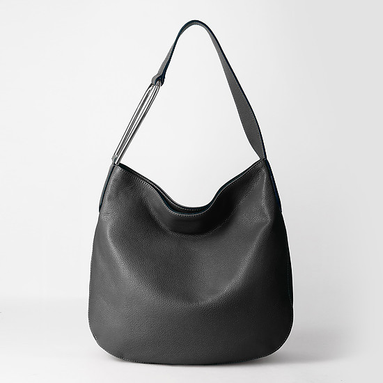 Черная сумка-хобо из мягкой кожи с серебристым декором  Gianni Chiarini