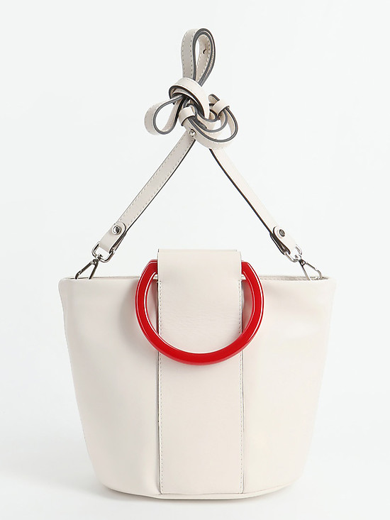 Белая кожаная сумочка с контрастными пластиковыми ручками  Gianni Chiarini