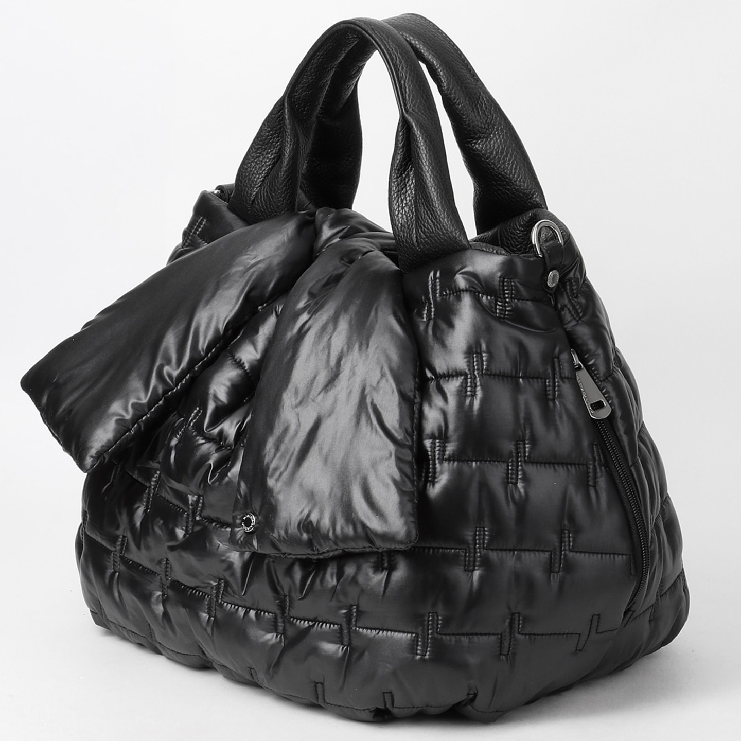 Авито большие сумки. Сумка шопер из Болоньи чёрная 45/28. Черные сумки Roberta Gandolfi. Сумка монклер женская стеганая.