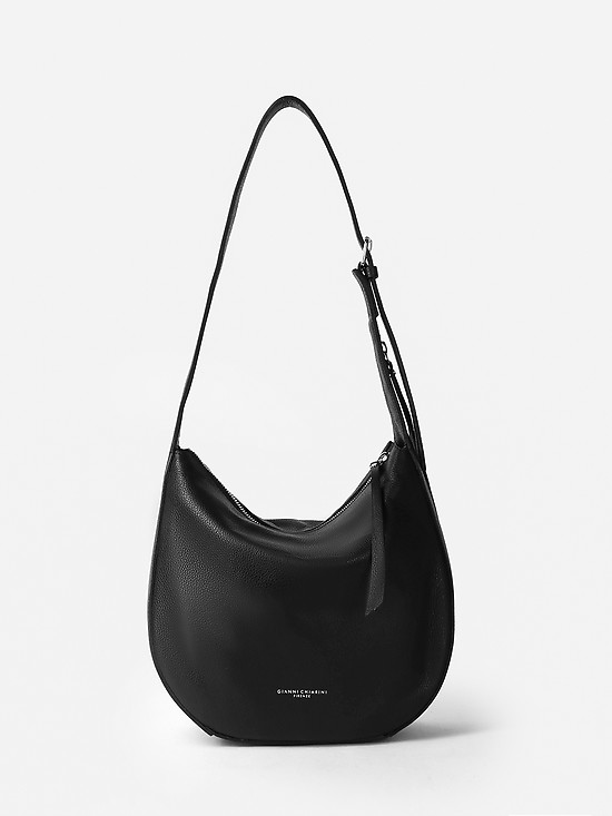 Черная кожаная сумка-хобо с регулируемой ручкой  Gianni Chiarini