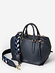 Мягкая темно-синяя сумка-тоут из  натуральной кожи с широким текстильным ремнем  Gianni Chiarini