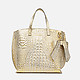 Золотая кожаная сумка-тоут с тиснением под крокодила и брелоком-бантом  Di Gregorio