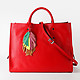 Классическая красная сумка-тоут из мягкой кожи с разноцветным брелоком  Ripani