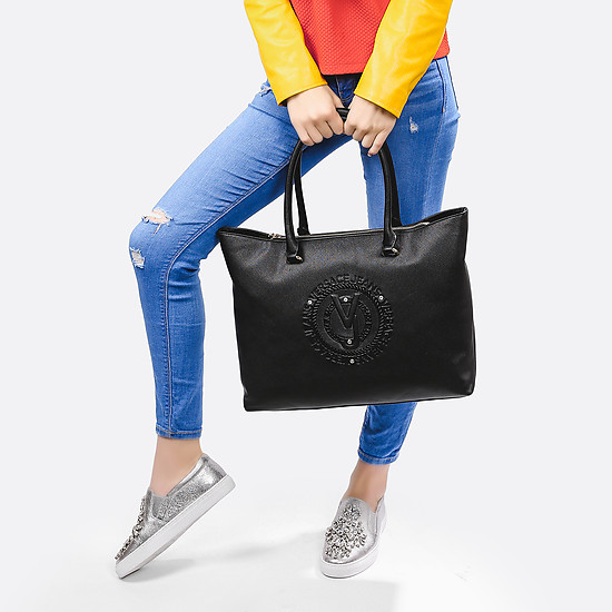 Вместительная сумочка из мягкой сафьяновой экокожи в черном цвете  Versace Jeans