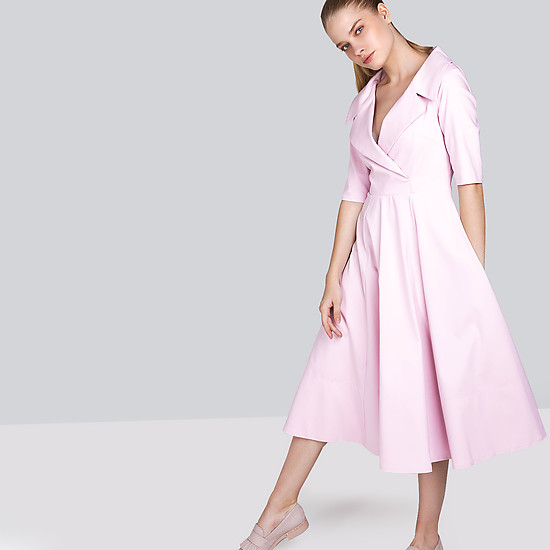 Нежно-розовое платье миди в стиле ретро с лацканами на воротнике  Imperial