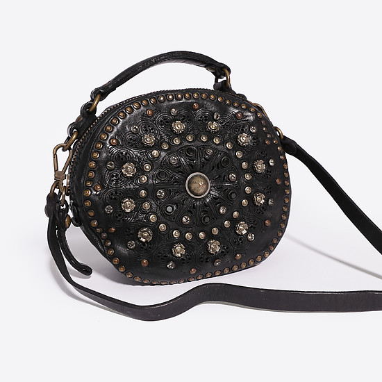 Круглая черная сумка на плечо из мягкой кожи с резным узором и декором  Campomaggi