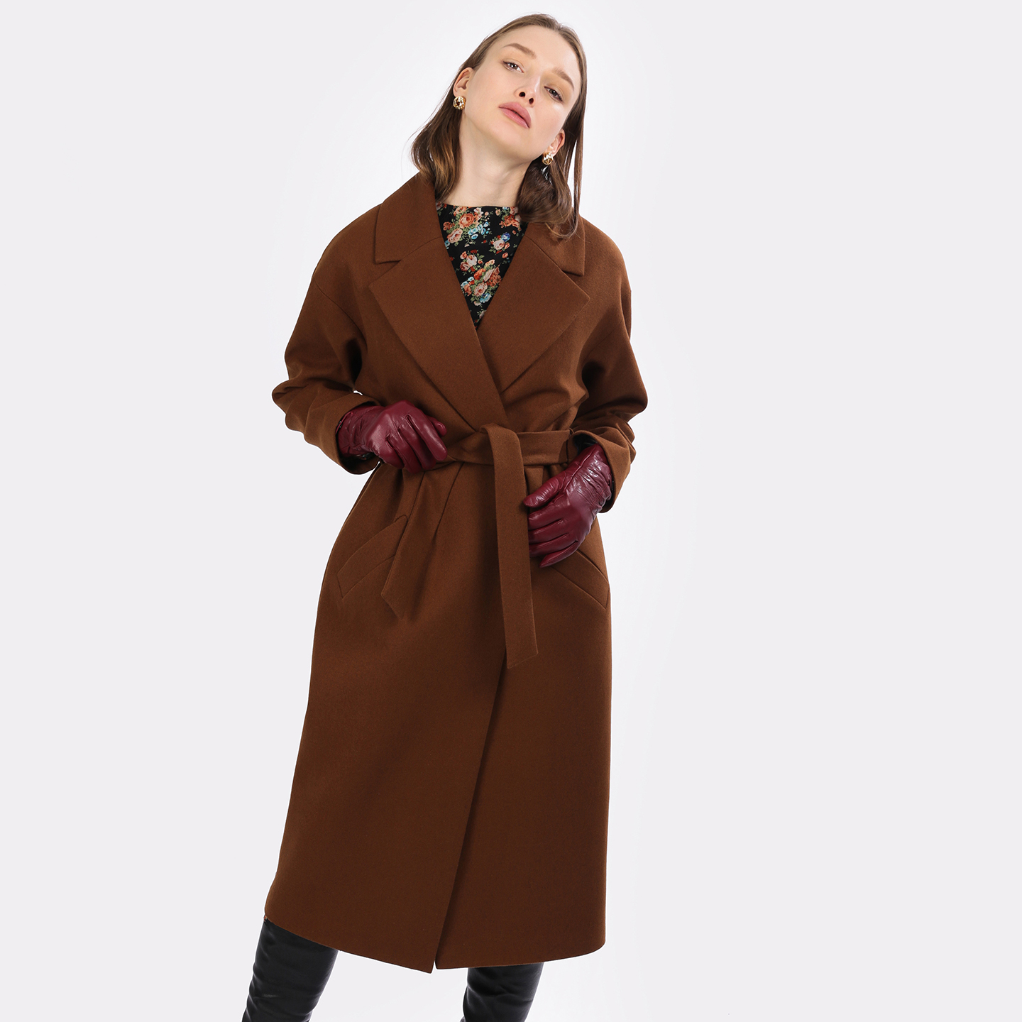 Купить коричневое пальто. Коричневое пальто. Коричневое пальто женское. Пальто халат коричневое. Старое коричневое пальто.