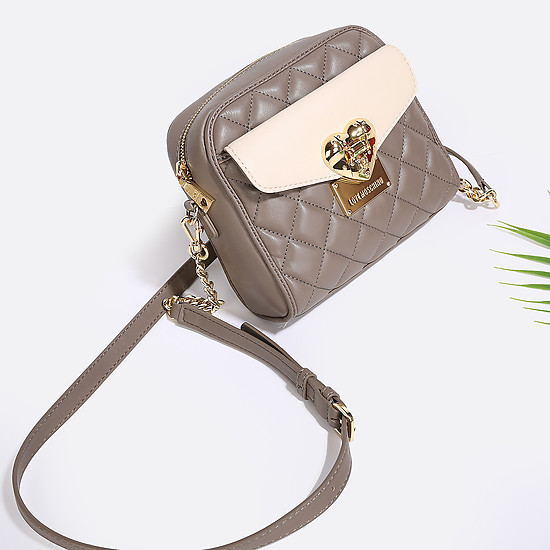 Элегантная двухцевтная сумочка на цепочке из качественной экокожи с фирменной золотистой фурнитурой  Love Moschino