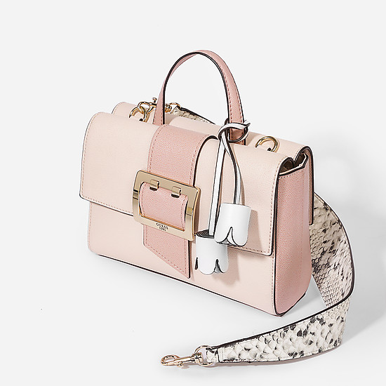 Нежно-розовая сумочка из экокожи Tori с текстурным ремнем  Guess