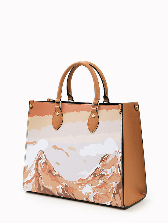 Кожаная сумка-тоут в коричневых оттенках с принтом пейзажа гор  BE NICE