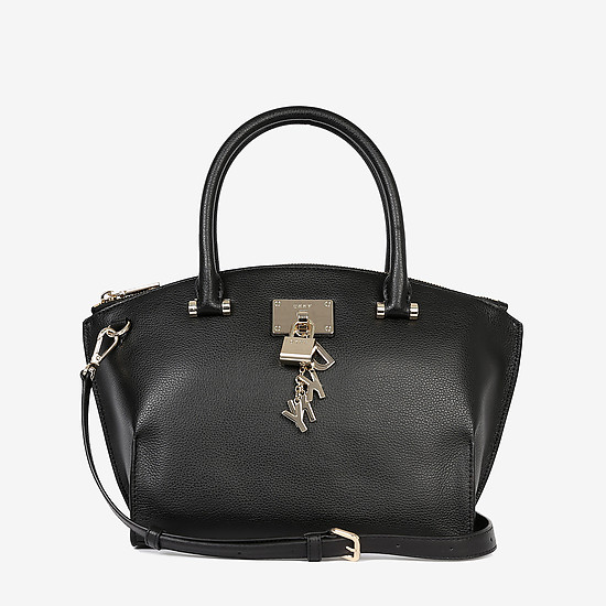 Черная сумка с золотистой фурнитурой  DKNY