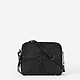 Черная кожаная сумка кросс-боди с узорной прострочкой и ремешком на цепочке  Eleganzza